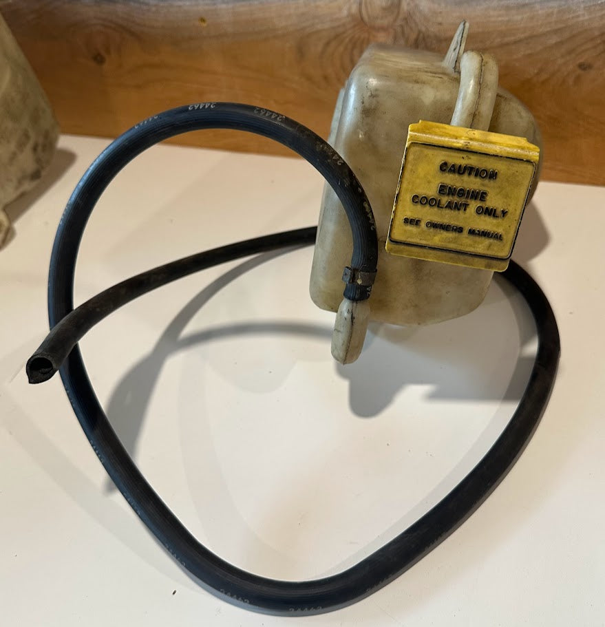 Jeep - 1991-2000 Jeep Cherokee 91-92 Comanche Engine Coolant Reservoir With Cap
