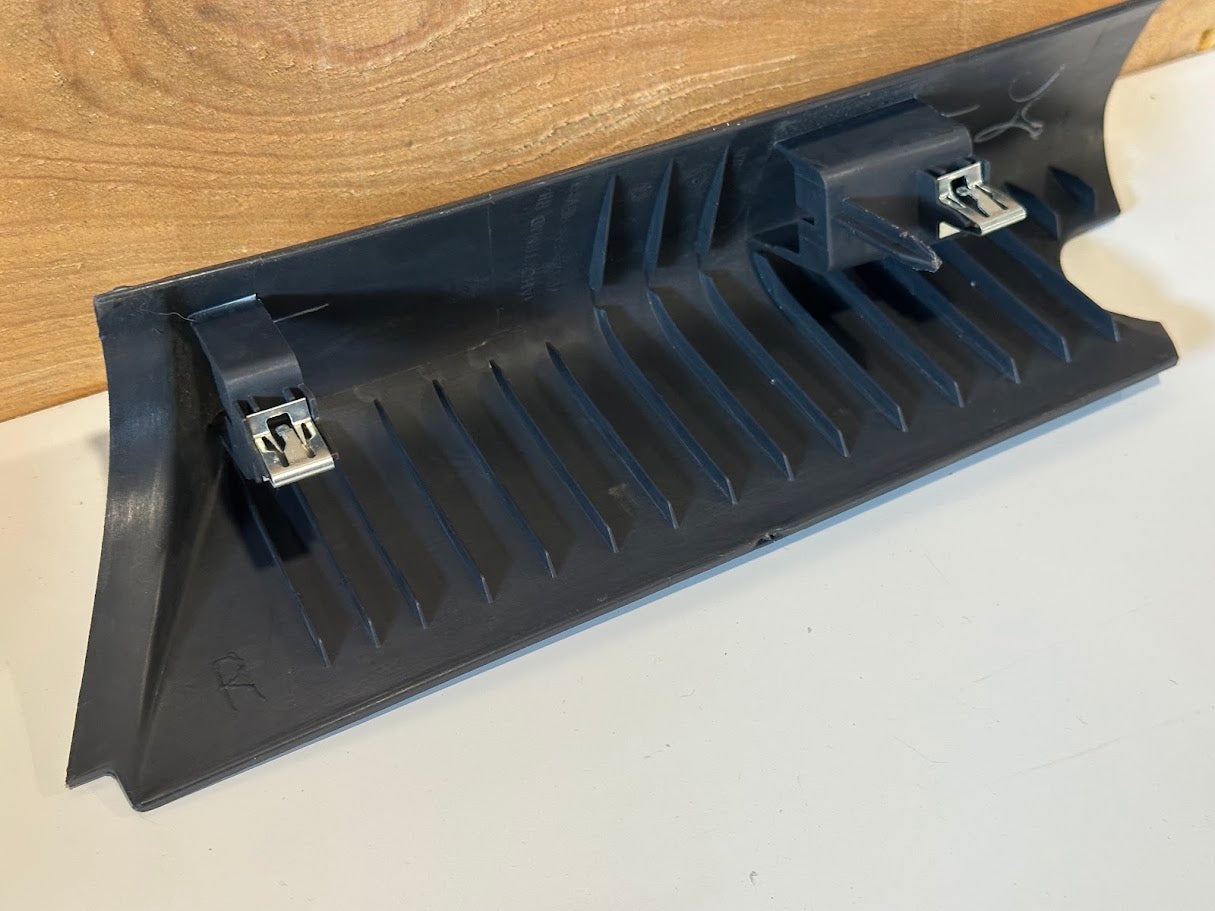 Jeep - 07-10 Jeep Wrangler JKU JK OEM A Pillar Windshield Side Trim Panel RH
