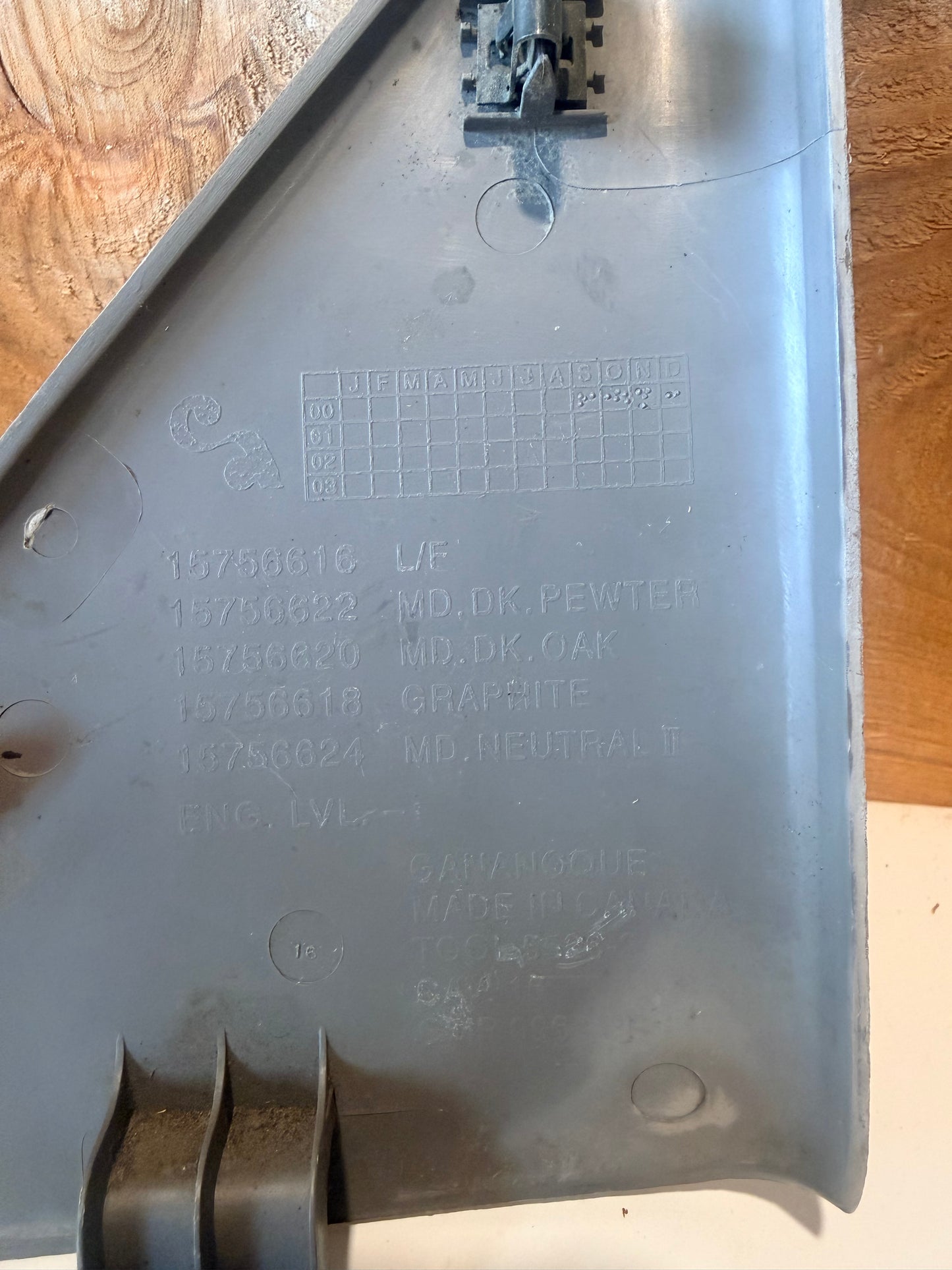 Chevy - 99-06 Chevy GM Yukon Sierra Tahoe Driver-Side Kick Panel