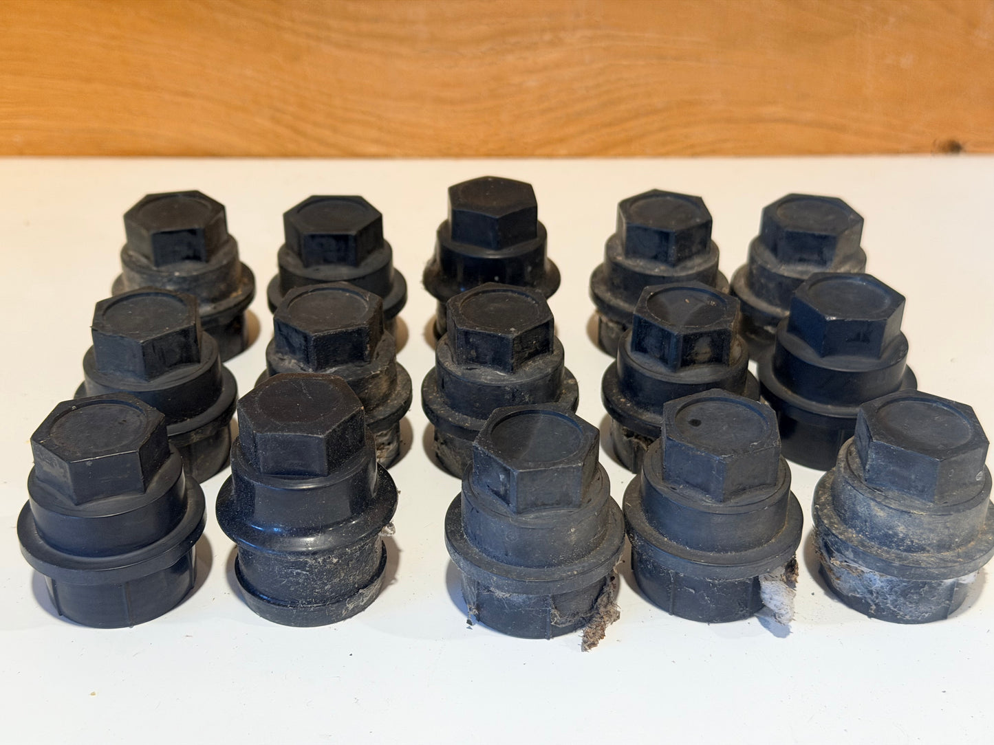 Chevy - Chevy GMC6 Used Genuine GM OEM 15646250 Wheel Nut Caps - 15 Piece