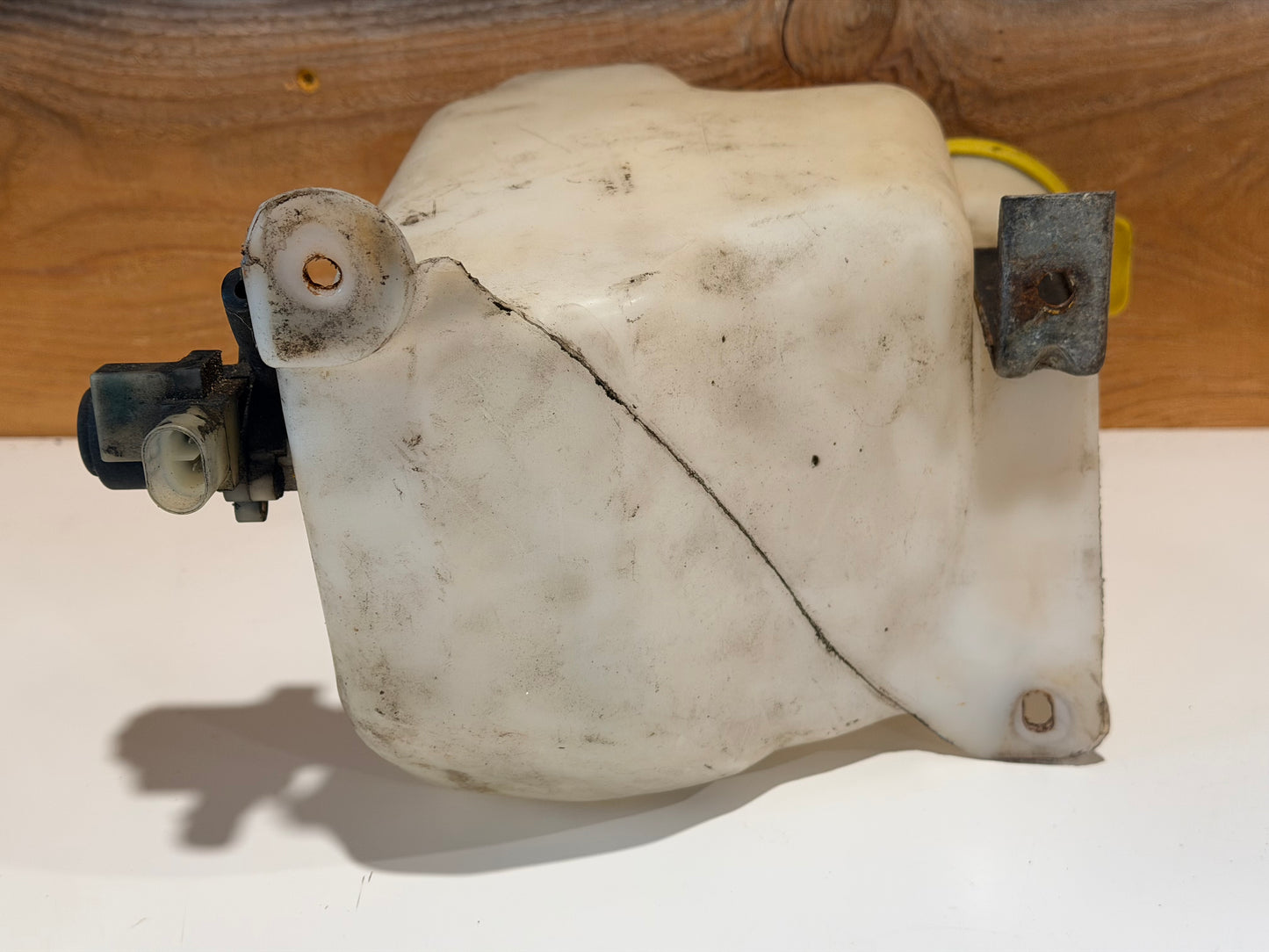 Jeep - 97-02 Jeep TJ Wrangler Single Pump Windshield Washer Sprayer Tank OEM