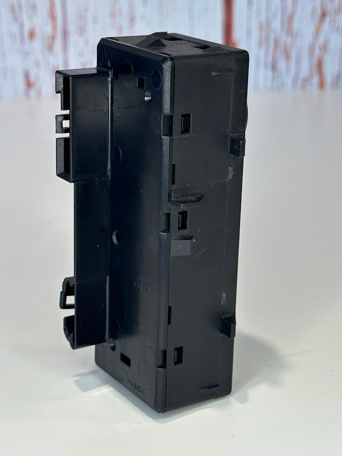 Chevy - 03-06 Chevy GMC Silverado Tahoe Suburban 4WD Switch OEM