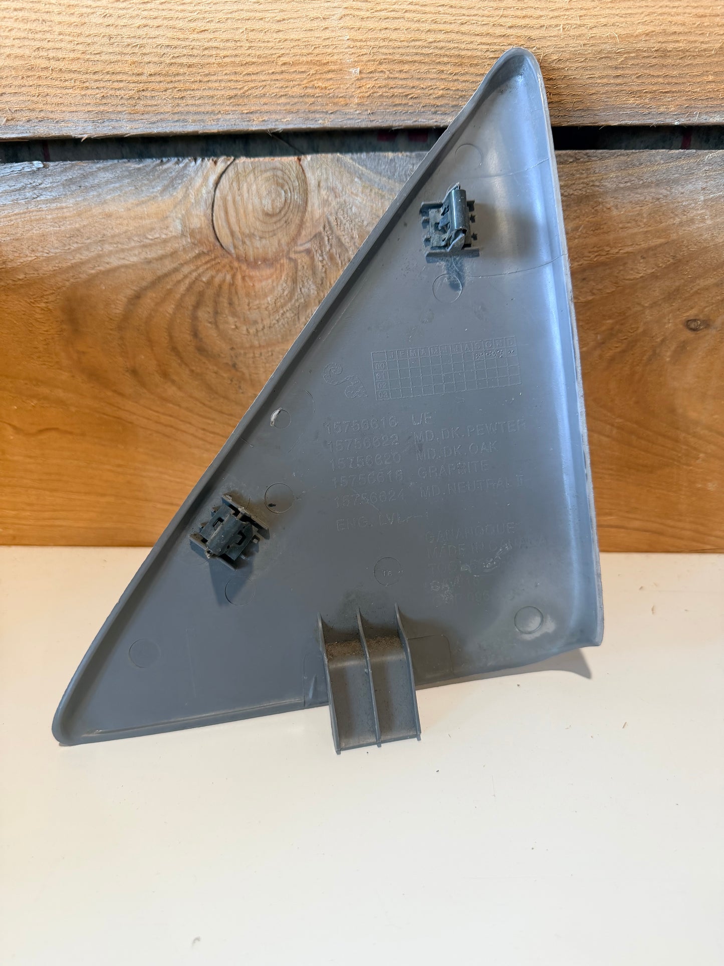 Chevy - 99-06 Chevy GM Yukon Sierra Tahoe Driver-Side Kick Panel