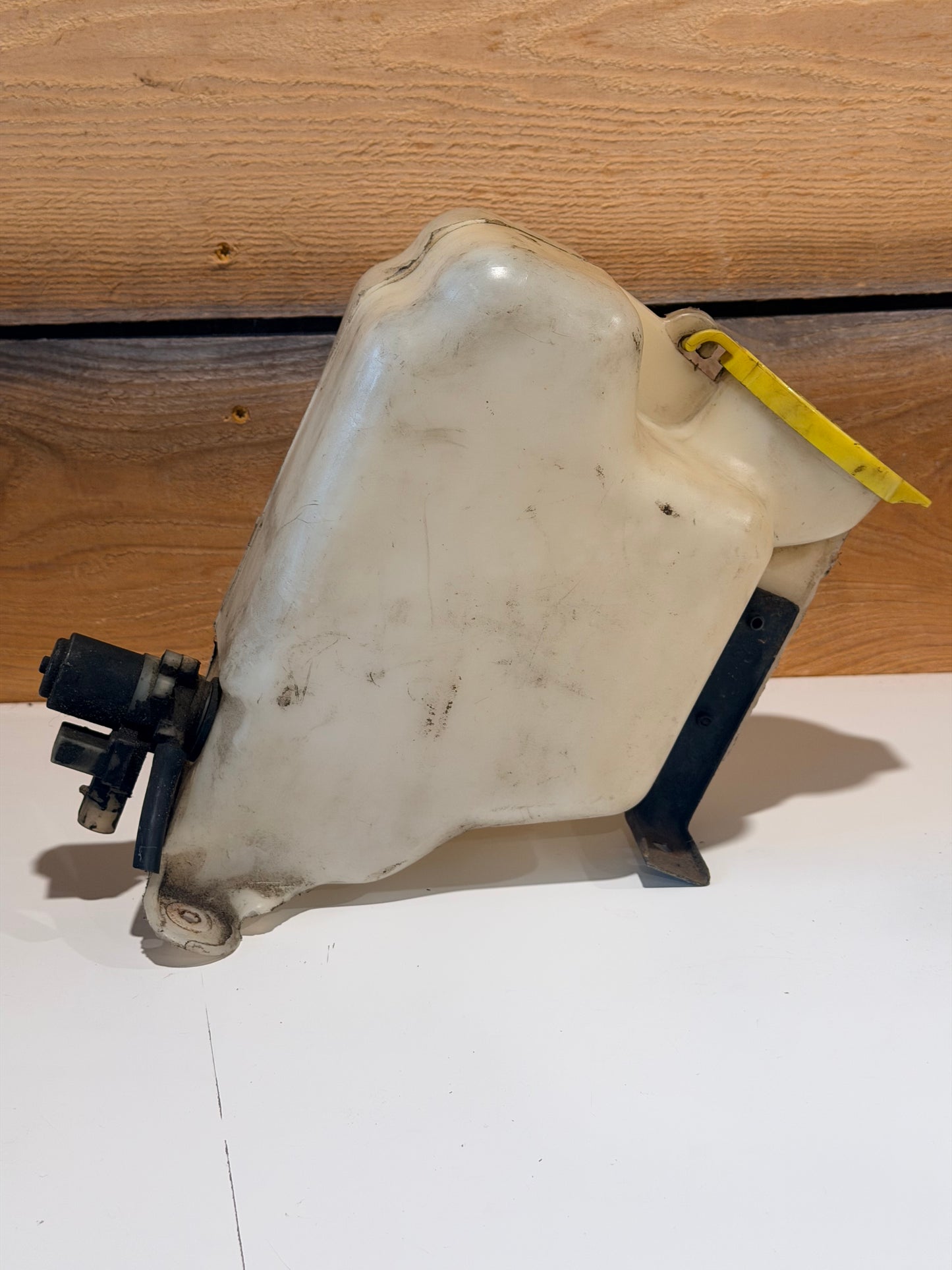 Jeep - 97-02 Jeep TJ Wrangler Single Pump Windshield Washer Sprayer Tank OEM
