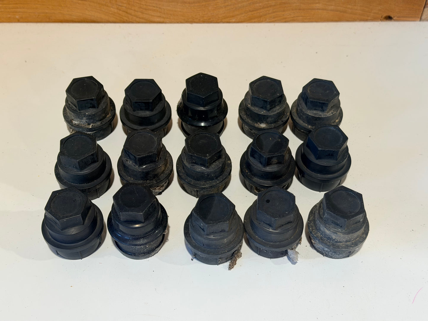 Chevy - Chevy GMC6 Used Genuine GM OEM 15646250 Wheel Nut Caps - 15 Piece